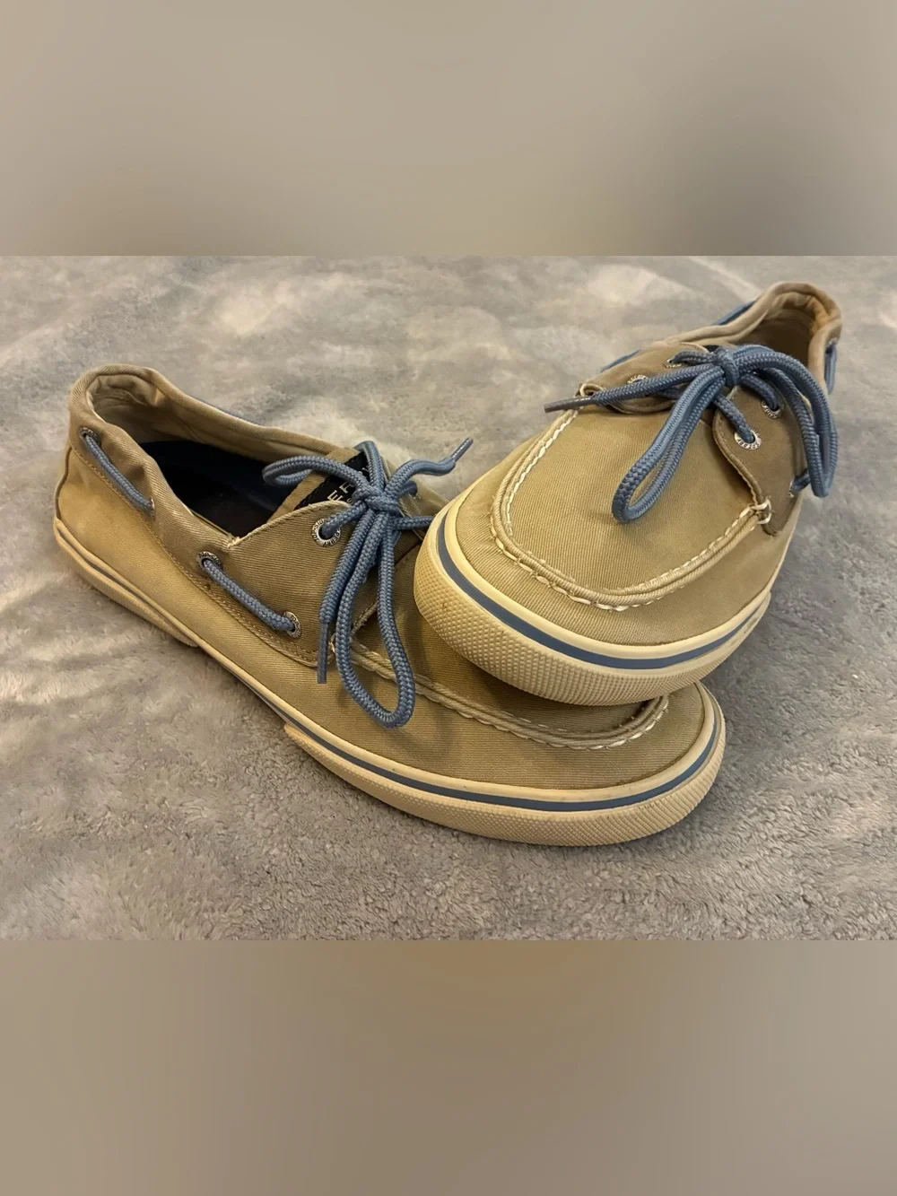 Men’s Size 11M Canvas Boat Shoes in Tan with Blue Laces